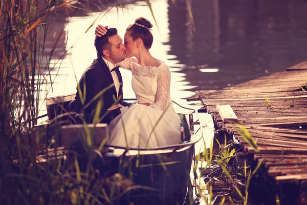 Bride and groom in a boat — Stock Photo, Image