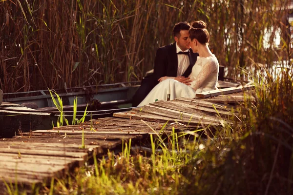 Bride and groom in a boat — Stock Photo, Image