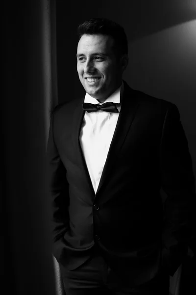 Black and white portrait of groom — Stock Photo, Image