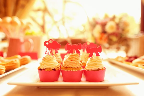 Delicious cupcakes on table — Stock Photo, Image