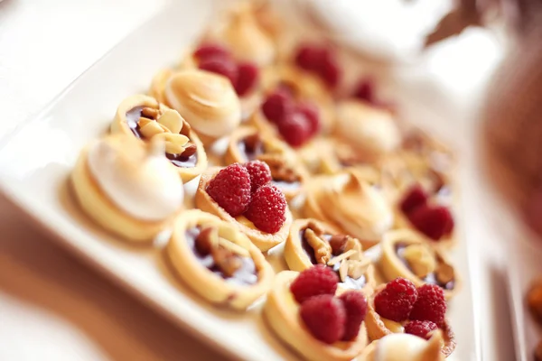 Delicious mini tarts with berries and almonds — Stock Photo, Image