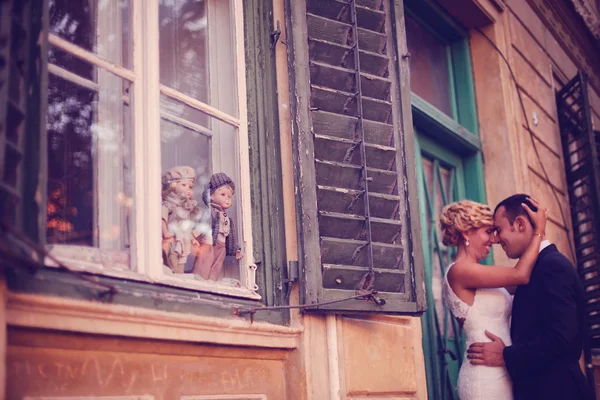 Bride and groom embracing near window — Stock Photo, Image