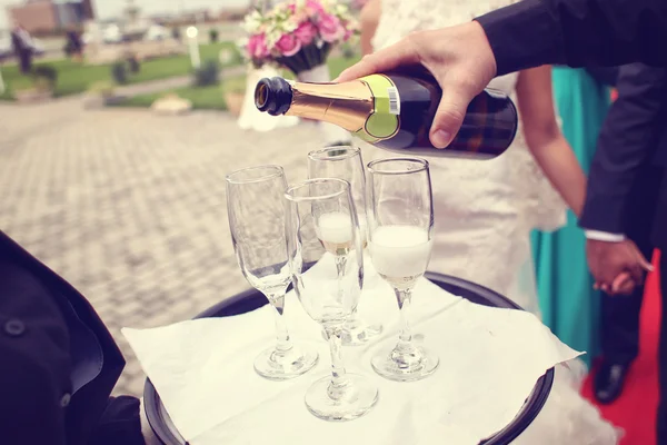 Waiter serving champagne — Stock Photo, Image