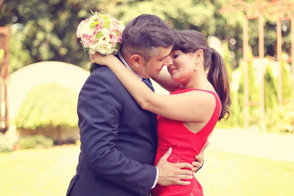 Couple celebrating their wedding day — Stock Photo, Image