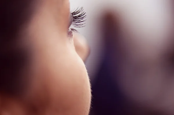 Schöne Braut im Make-up-Studio — Stockfoto