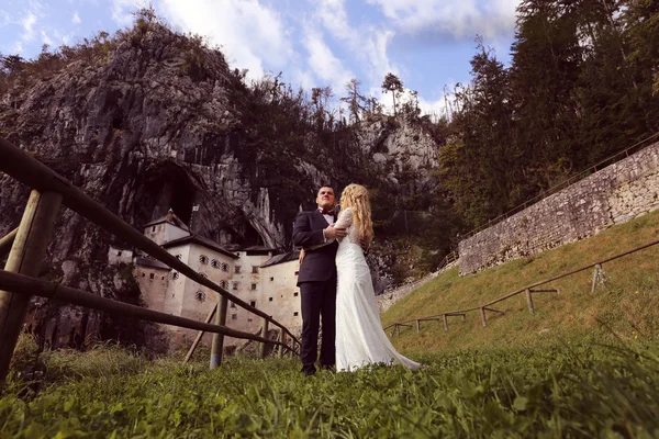 Bride and groom near castle — Stock Photo, Image