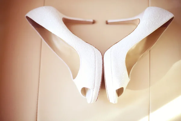 Chaussures de mariage blanches — Photo
