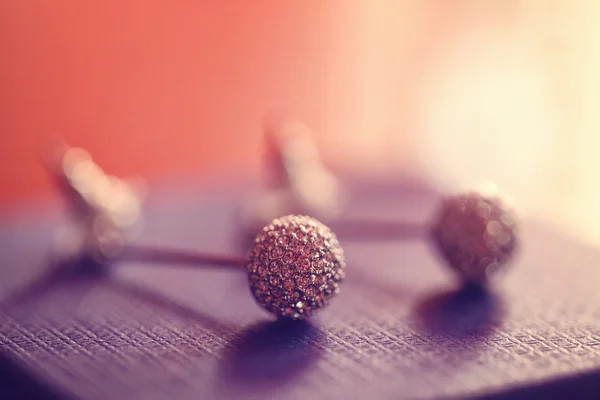 Brincos com pequenos cristais — Fotografia de Stock