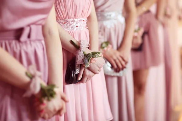 Mãos de dama de honor — Fotografia de Stock