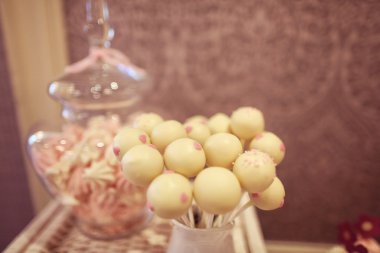 Lezzetli beyaz pasta çıkar