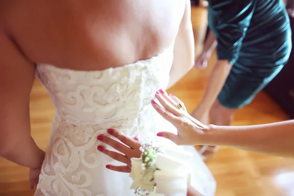 Rücken einer Braut — Stockfoto