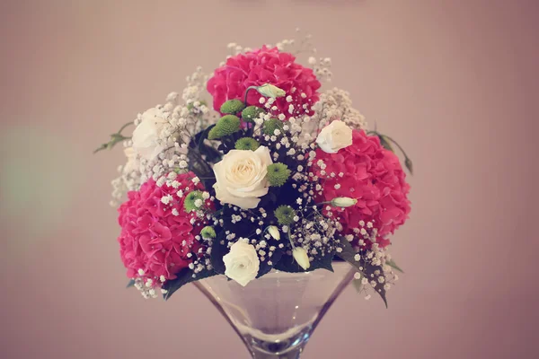 Mix of flowers in a vase — Stock Photo, Image