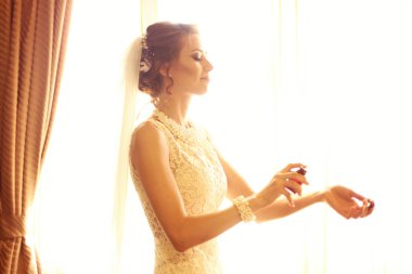 Parfüm uygulama gelin