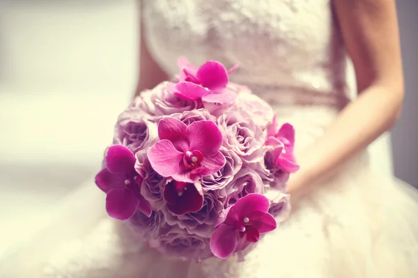 兰花和玫瑰婚礼花束 — 图库照片