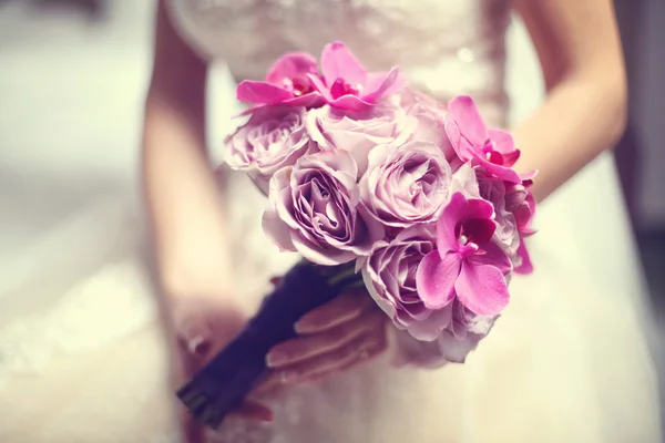 Ορχιδέα και γαμήλιο Μπουκέτο τριαντάφυλλα — Φωτογραφία Αρχείου