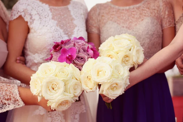Bouquet da sposa e damigella d'onore — Foto Stock