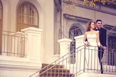 Gelin ve damat sonbahar günü