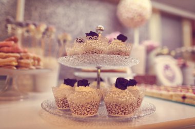 cupcakes plaka üzerinde