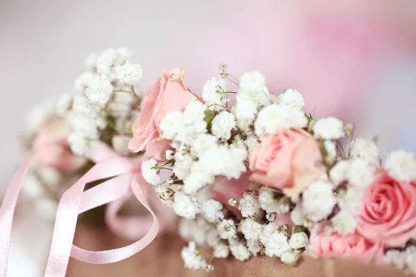 Rosas y gypsophila —  Fotos de Stock