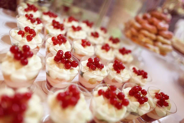 Pudding with berries — Stock Photo, Image