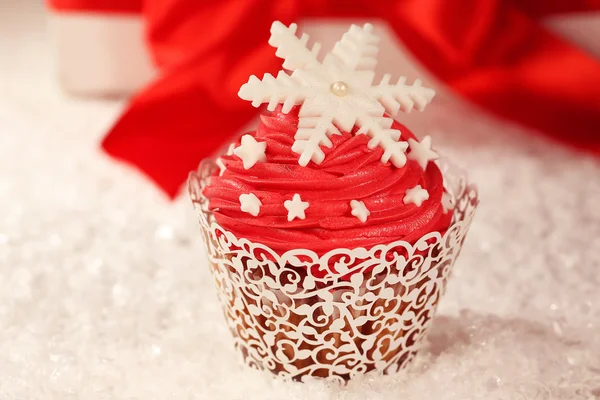 Red cupcake decorated with snowflakes — Stock Photo, Image