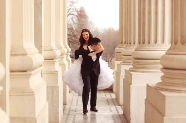 Gelin ve damat eğleniyor
