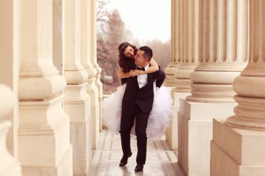 Gelin ve damat eğleniyor