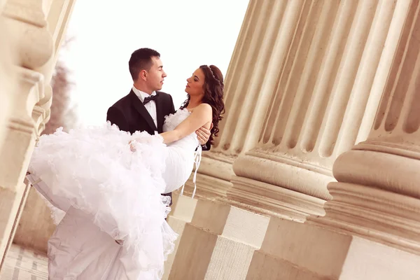 Bride and groom having fun — Stock Photo, Image