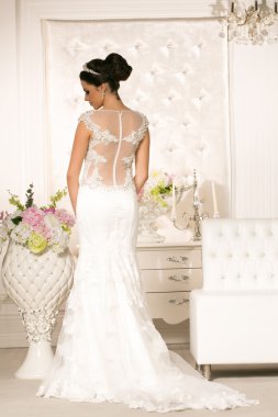 Gelinlik güzel genç kadın