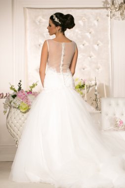 Gelinlik güzel genç kadın