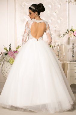 Çekici gelin gelinlik