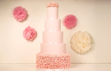 pembe düğün pastası