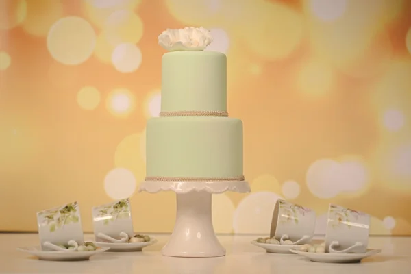 Green marzipan wedding cake — Stock Photo, Image