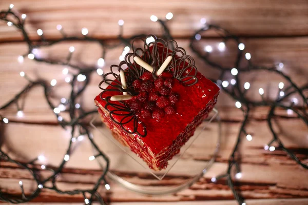 Röd tårta med skogens frukter — Stockfoto