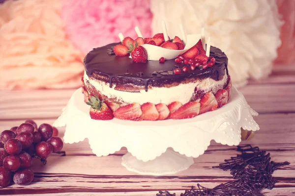 Jordgubbe choklad tårta — Stockfoto
