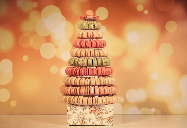 Pyramid of assorted macaroons — Stock Photo, Image