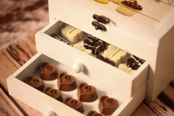 Mini chocolade snoepjes in een doos — Stockfoto