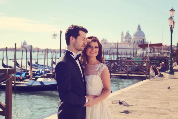 Novia y novio en Venecia —  Fotos de Stock