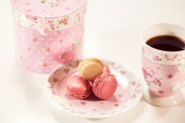 Macaroons çiçek plaka üzerinde