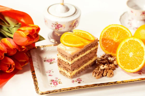 Leckerer cremiger Kuchen mit Zitrone — Stockfoto