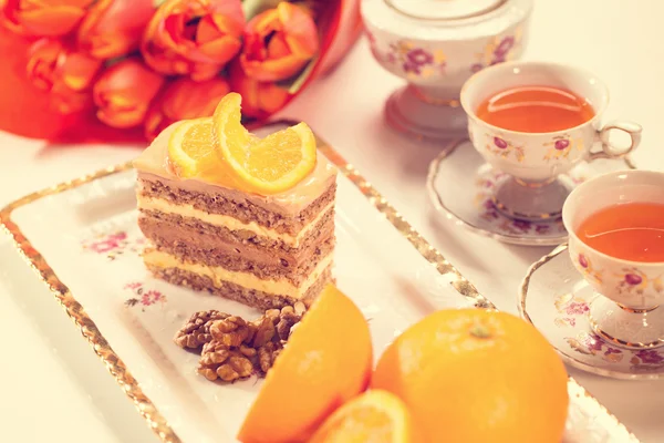 Leckerer cremiger Kuchen mit Zitrone — Stockfoto