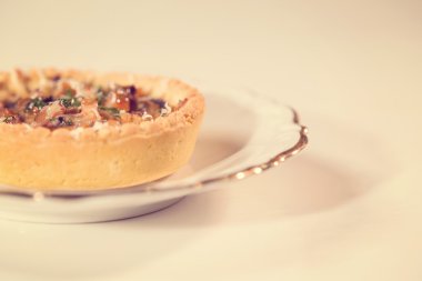 Plaka üzerinde tuzlu tart