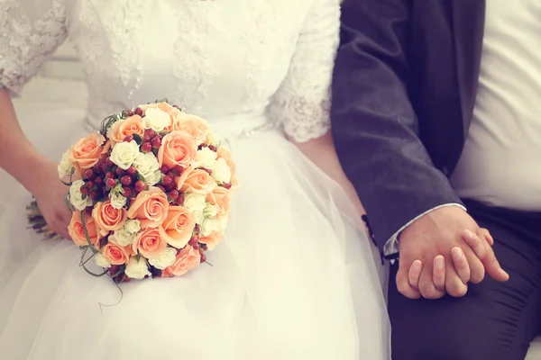 Bride holding her wedding bouquet made of roses — Stock Photo, Image