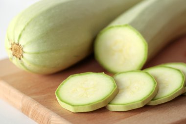 dilimlenmiş yeşil beyaz kabak