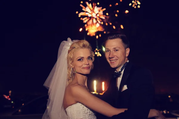 Bride and groom on their wedding day — Stock Photo, Image