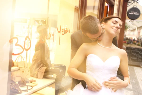 Groom and bride on their wedding day — Stock Photo, Image