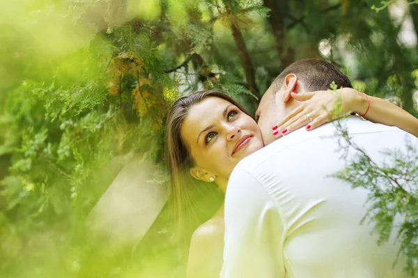 Noivo e noiva em seu dia de casamento — Fotografia de Stock