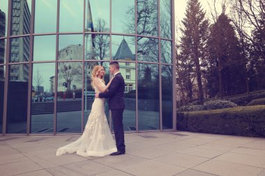 Building yakınındaki gelin çift cam ürünleri