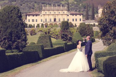 Gelin ve damat şarap içme