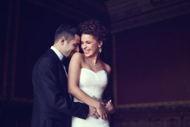 Gelin ve damat her diğer holding